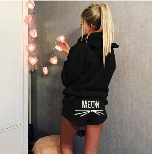 Women Velvet Teddy Pyjamas Set With "Meow" Slogan