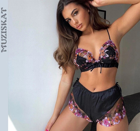 Embroidery Patchwork Shorts And Bra Set