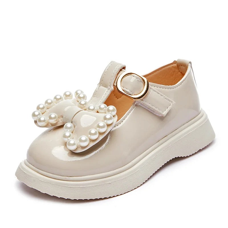 Smart Pearl Bow Shoes